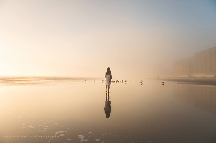 SZ_Beach_WalkingAway